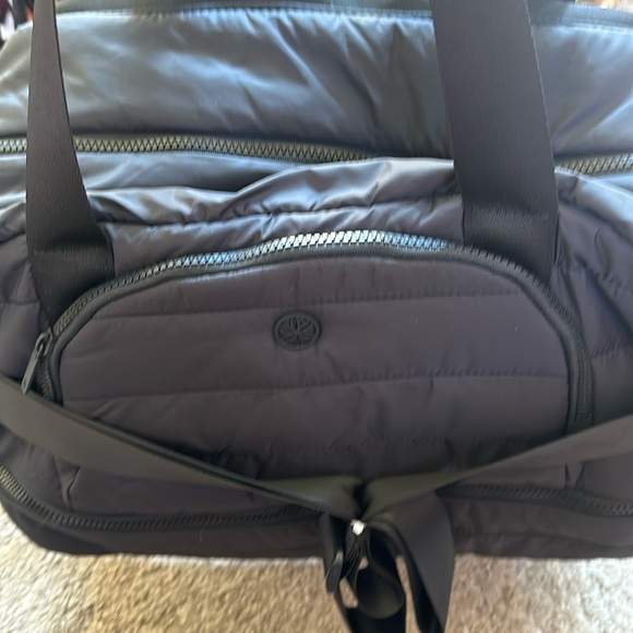 Quilted GAIAM lite traveler duffel bag - Picture 2 of 16